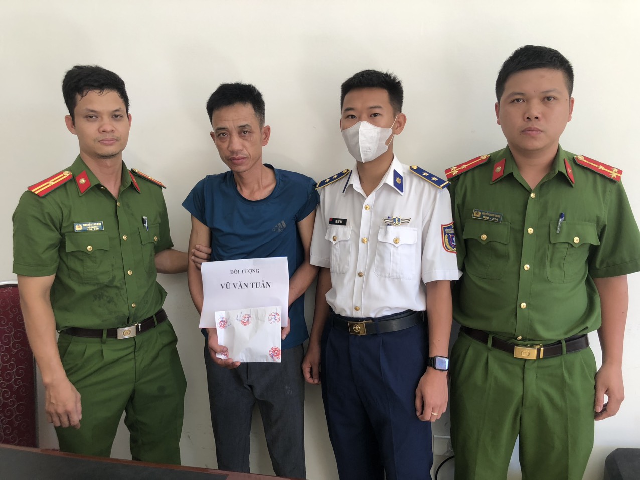 Công an huyện Bạch Long Vĩ bắt quả tang đối tượng tàng trữ trái phép chất ma túy